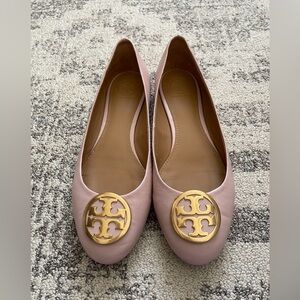 TORY BURCH Benton Reva Ballerina Flats Gold Logo Shoe 7.5